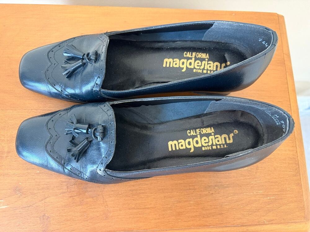 Vintage Magdesians Navy Leather Tassel Loafers 6 M USA